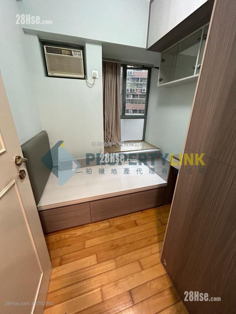 Queen's Terrace Sell 3 Bedrooms , 1 Bathroom 520 ft²