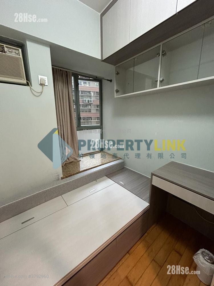 Queen's Terrace Sell 3 Bedrooms , 1 Bathroom 520 ft²