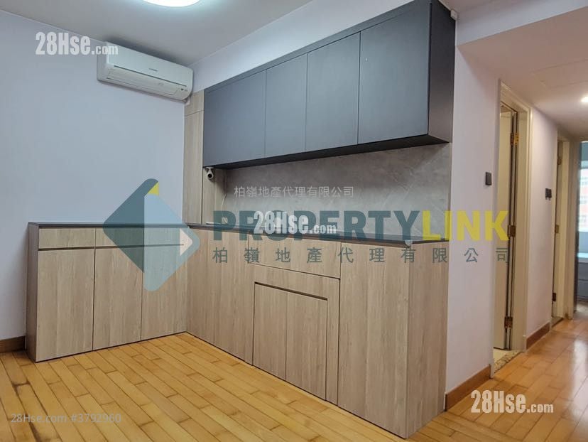 Queen's Terrace Sell 3 Bedrooms , 1 Bathroom 520 ft²