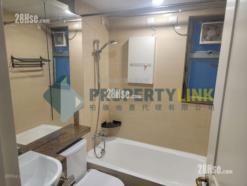 Queen's Terrace Sell 3 Bedrooms , 1 Bathroom 520 ft²