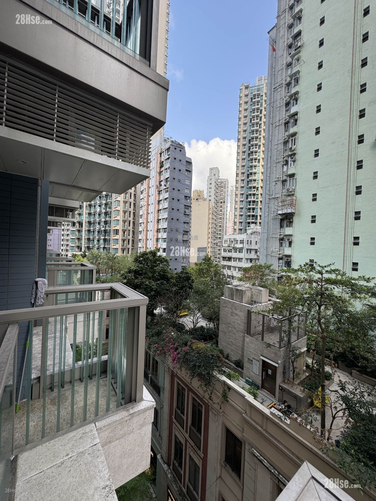 The Avenue Rental 2 Bedrooms 530 ft²