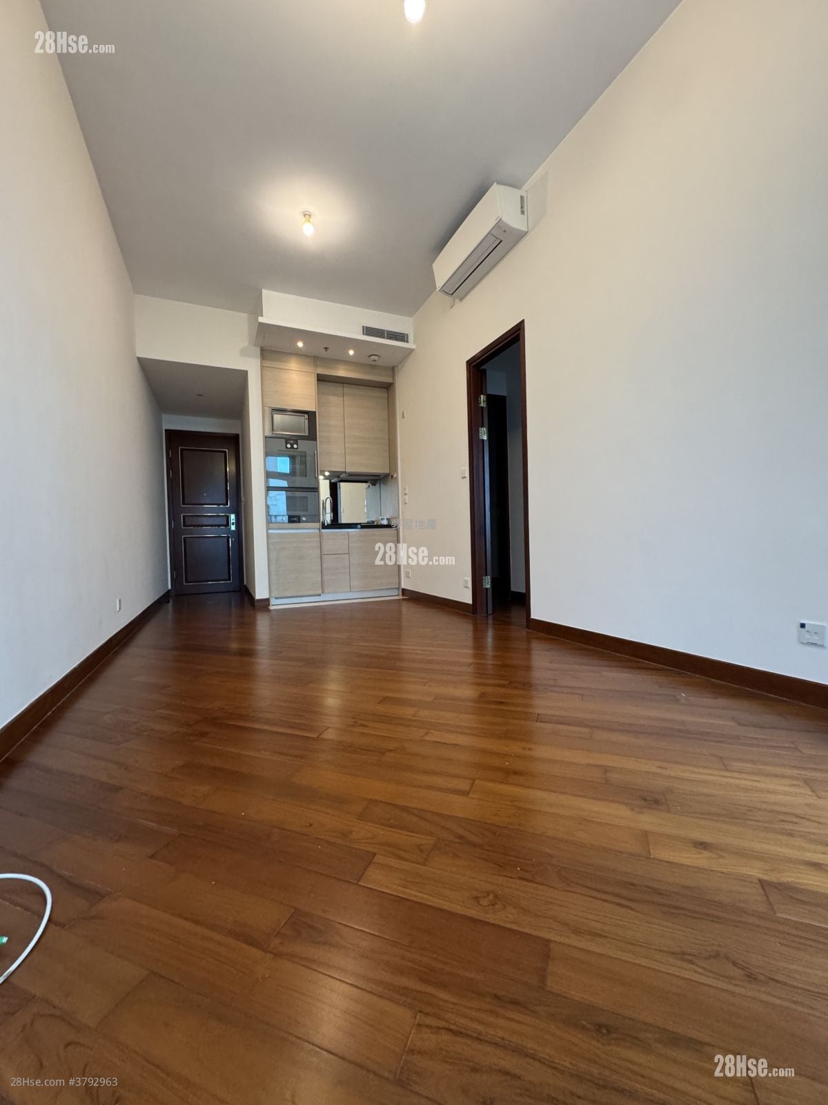 The Avenue Rental 2 Bedrooms 530 ft²