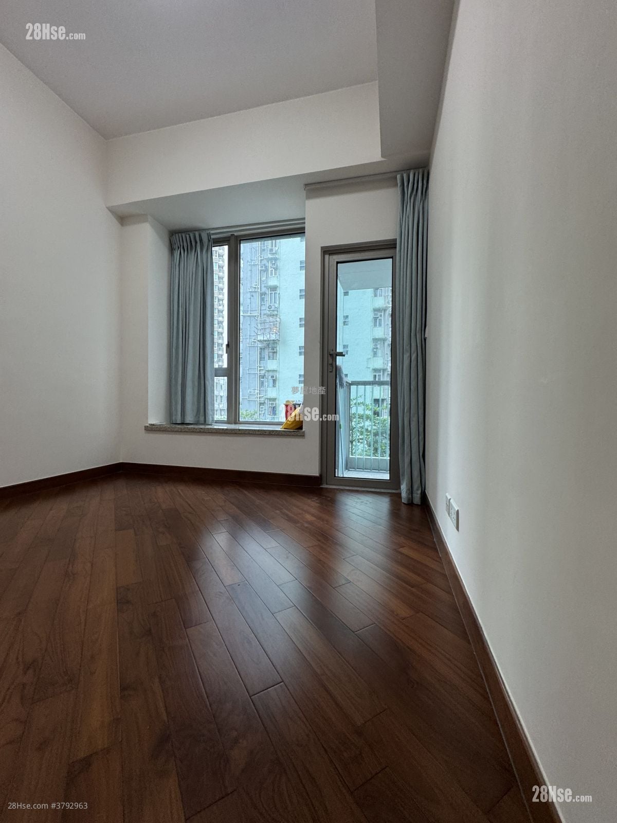 The Avenue Rental 2 Bedrooms 530 ft²