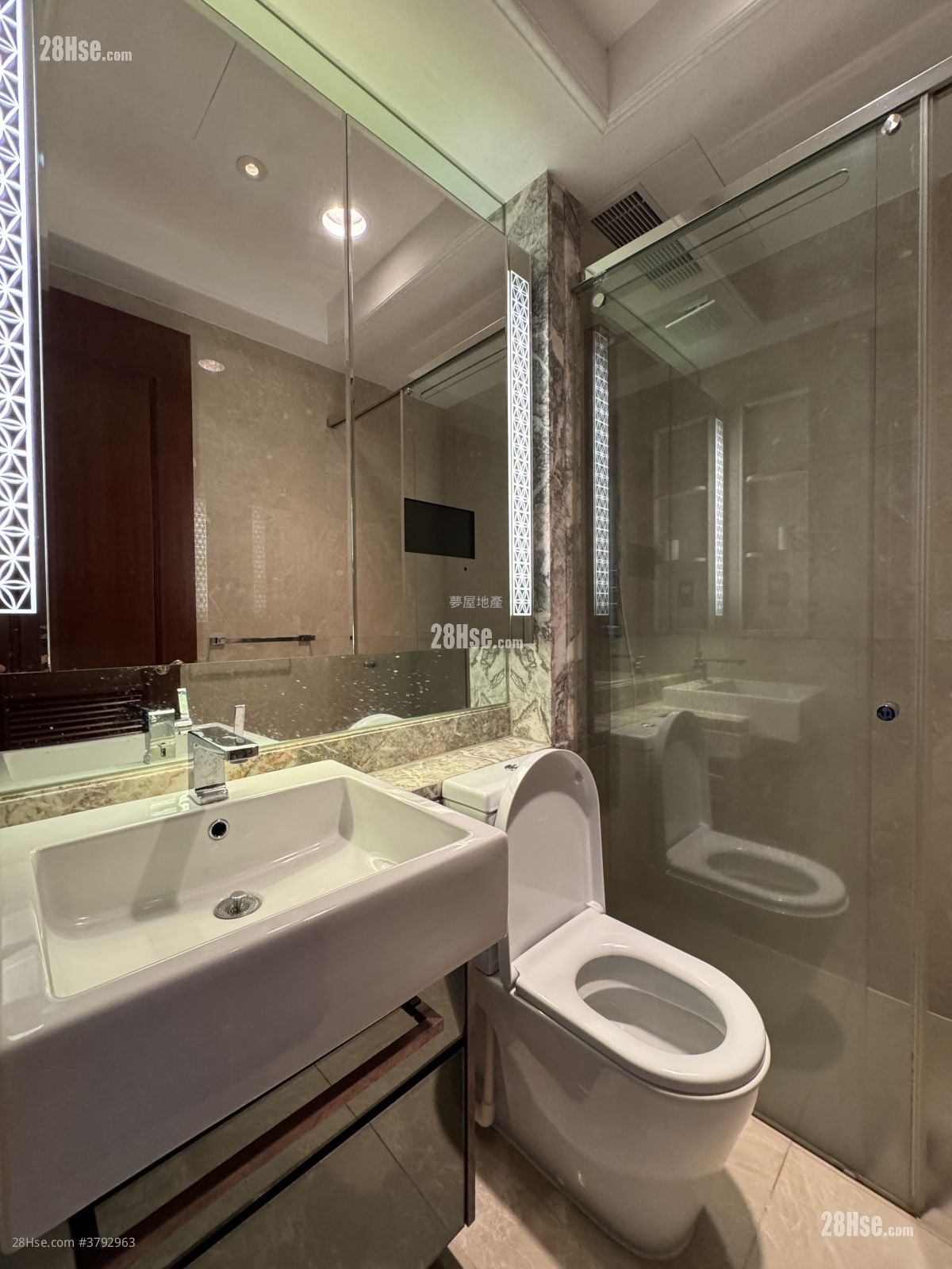 The Avenue Rental 2 Bedrooms 530 ft²