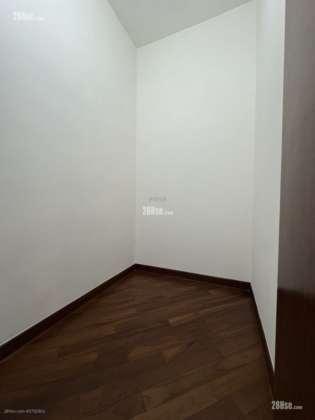 The Avenue Rental 2 Bedrooms 530 ft²