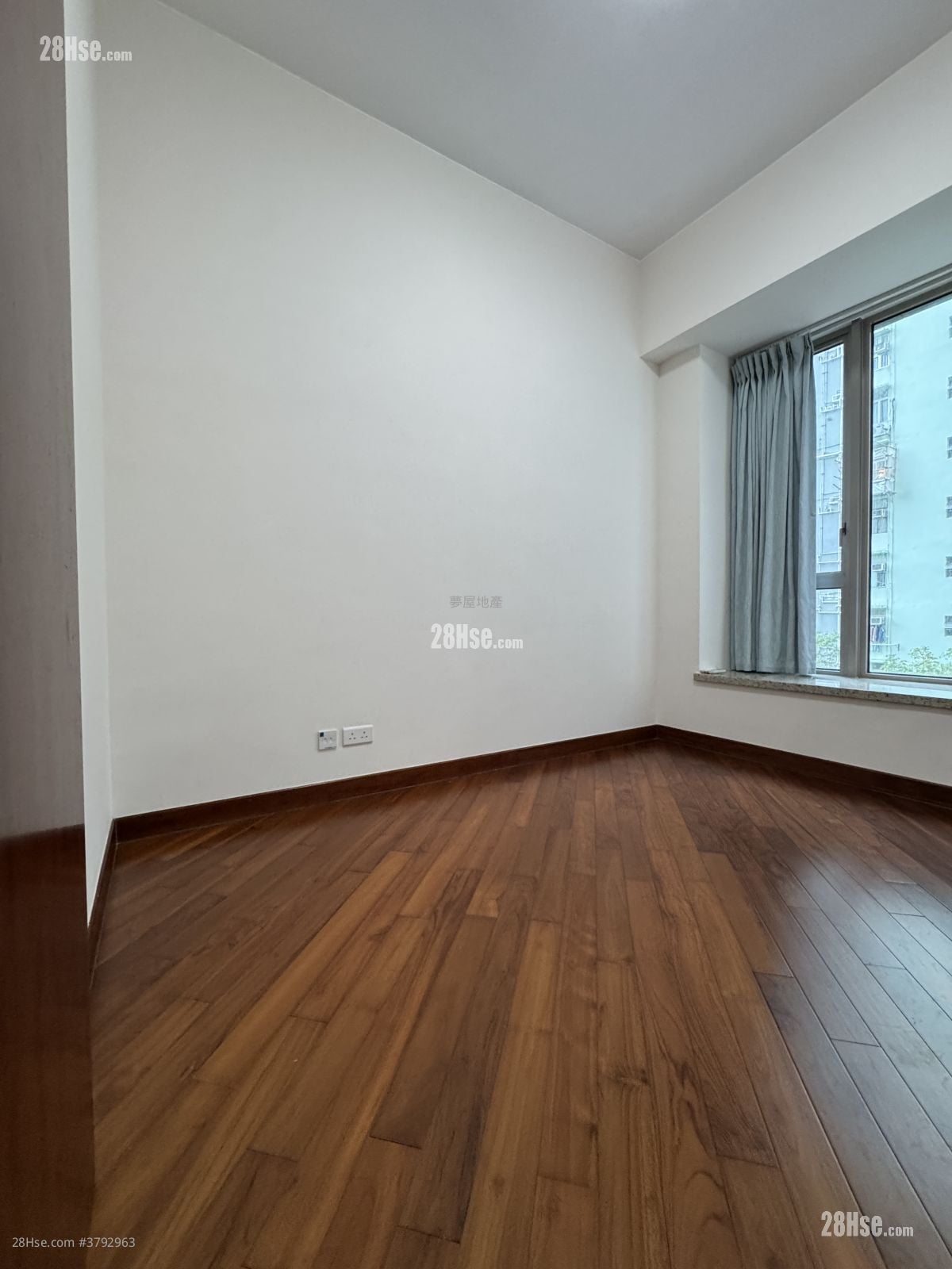 The Avenue Rental 2 Bedrooms 530 ft²