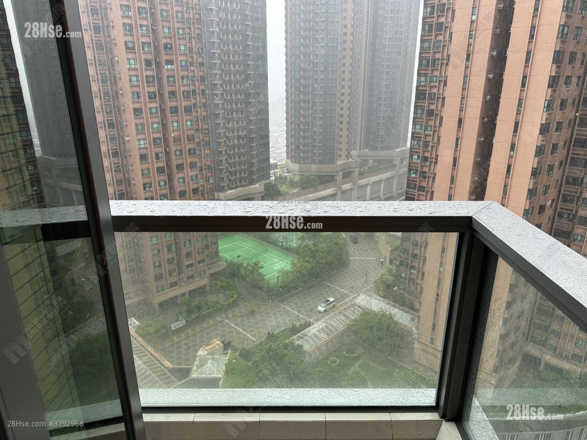 The Yoho Hub Sell 2 Bedrooms , 1 Bathroom 467 ft²