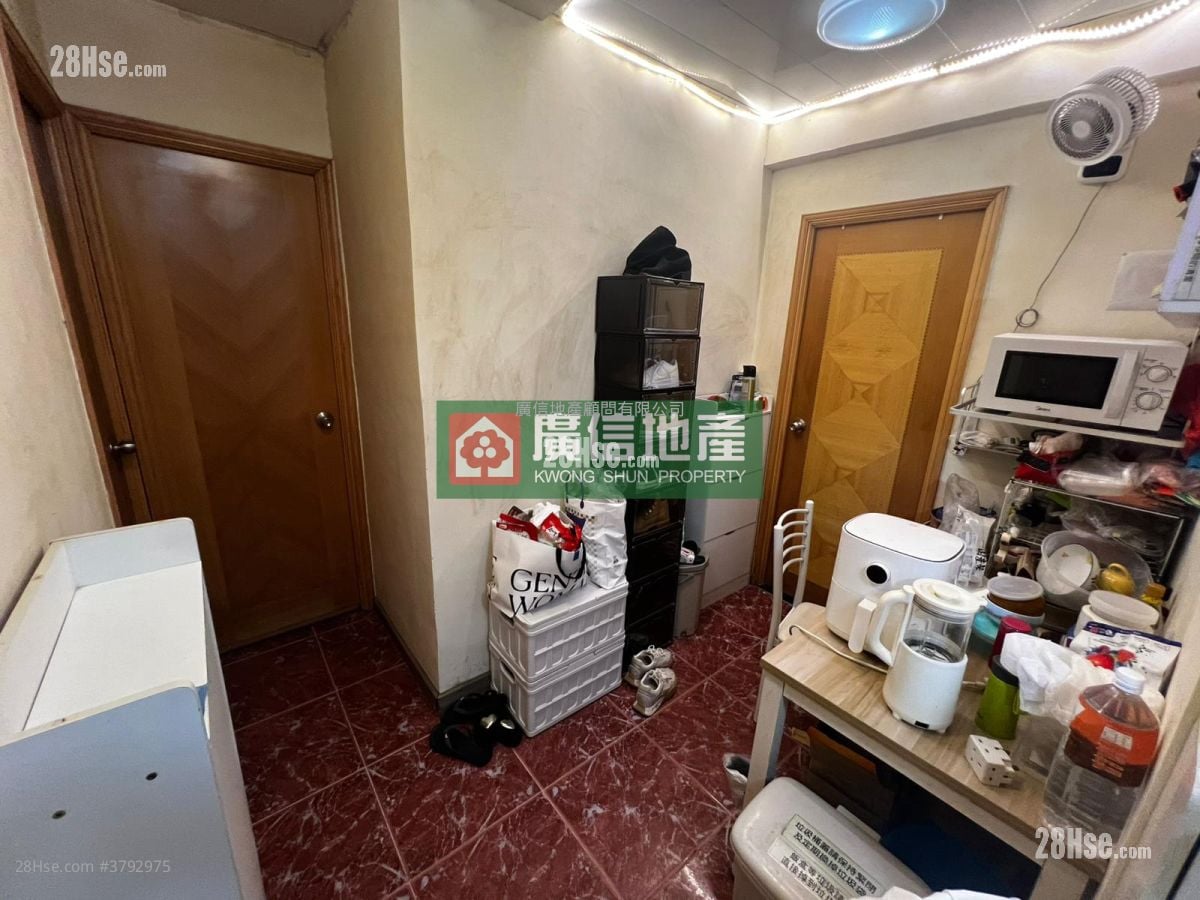 鸿辉大厦 租盘 4 房 , 2 浴室