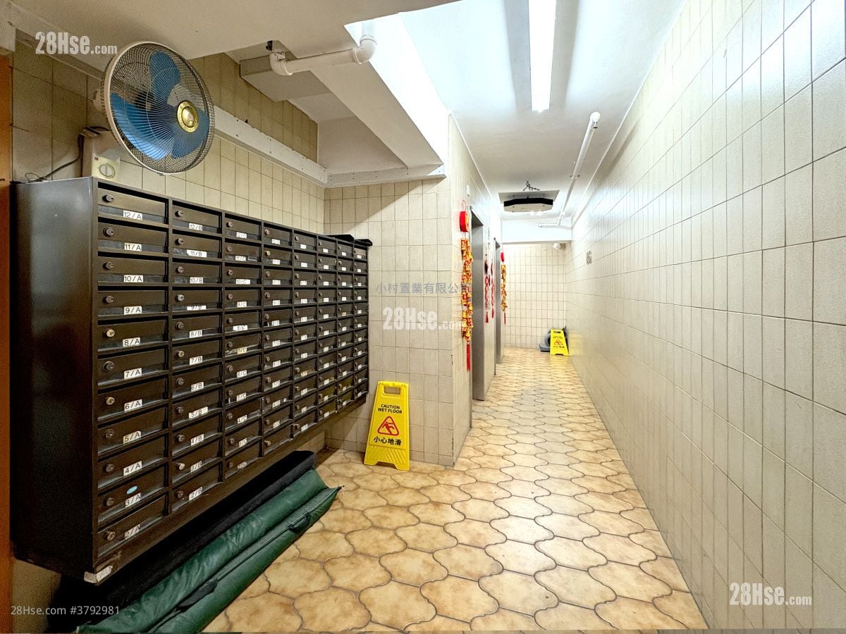 Lobby: Fook Chi Building Rental 3 Bedrooms , 1 Bathroom 513 ft²