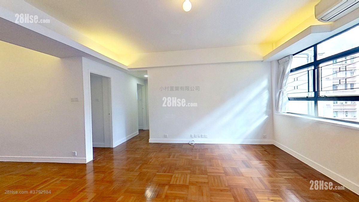 living room: 8 Sau Chuk Yuen Road Rental 3 Bedrooms , 2 Bathrooms 1,026 ft²