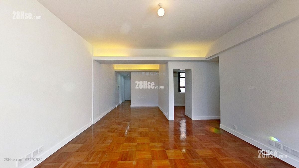 living room: 8 Sau Chuk Yuen Road Rental 3 Bedrooms , 2 Bathrooms 1,026 ft²