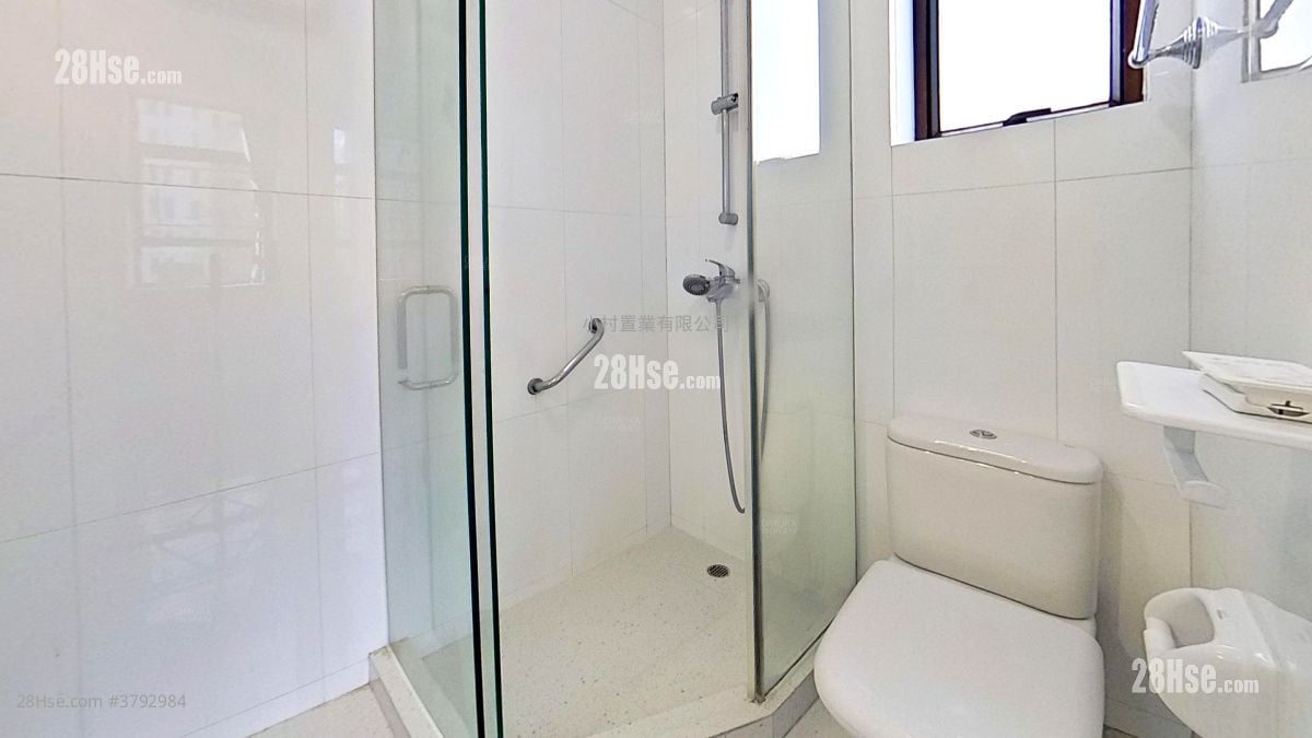 bathroom: 8 Sau Chuk Yuen Road Rental 3 Bedrooms , 2 Bathrooms 1,026 ft²