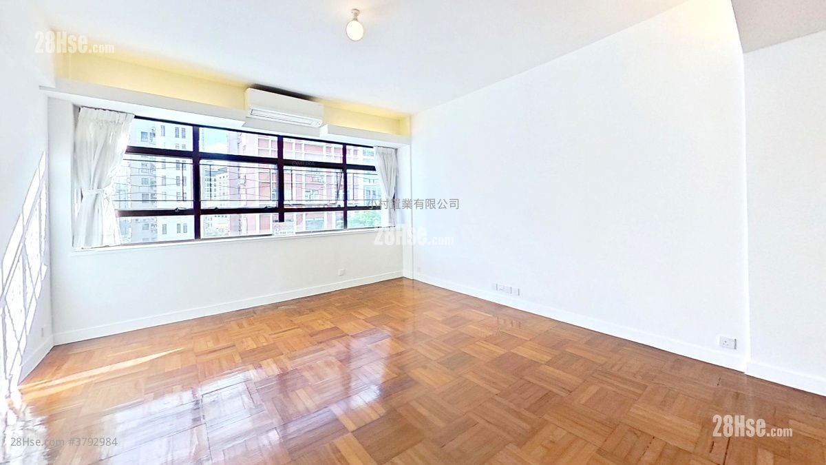 living room: 8 Sau Chuk Yuen Road Rental 3 Bedrooms , 2 Bathrooms 1,026 ft²