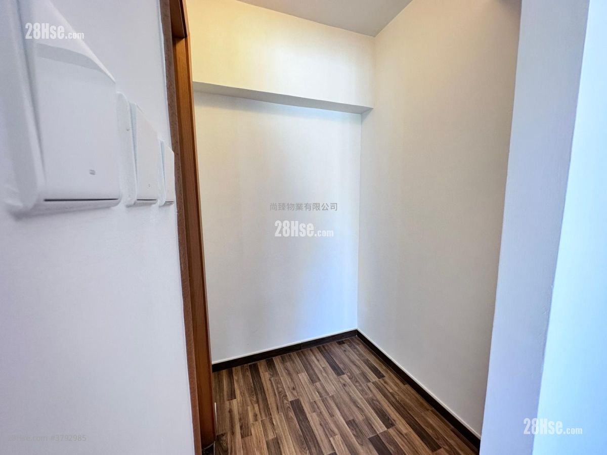 Dragon Pride Sell 3 Bedrooms , 2 Bathrooms 876 ft²