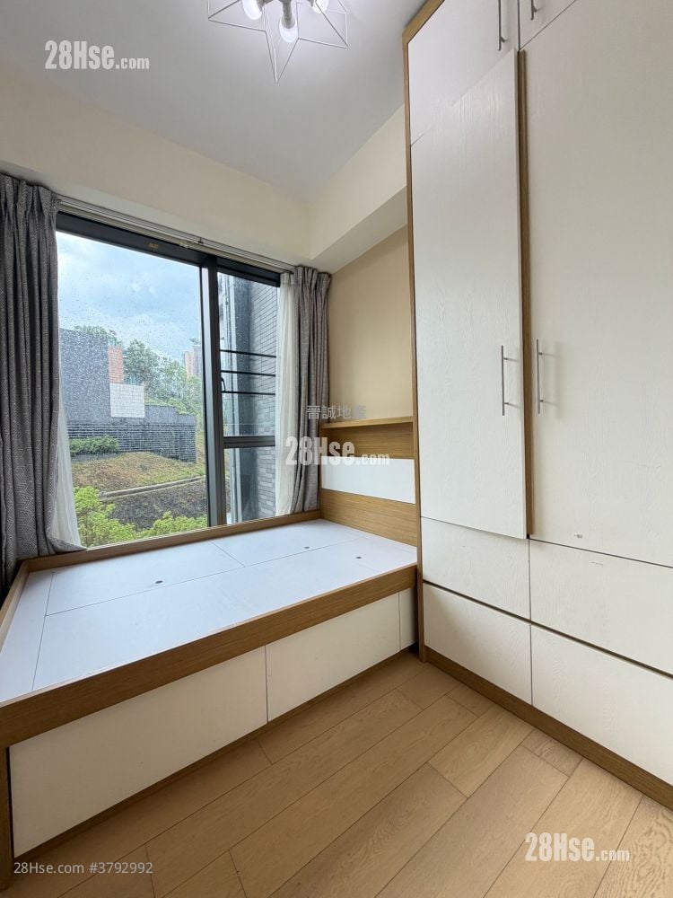 The Bloomsway Rental 4 Bedrooms , 3 Bathrooms 1,006 ft²