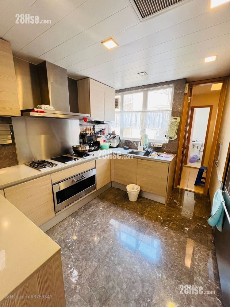 Avignon Sell 5+ Bedrooms , 4 Bathrooms 1,646 ft²