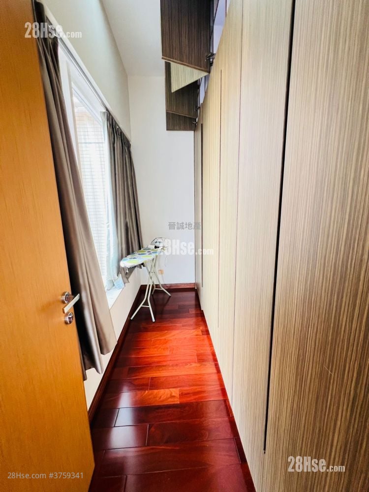 Avignon Sell 5+ Bedrooms , 4 Bathrooms 1,646 ft²