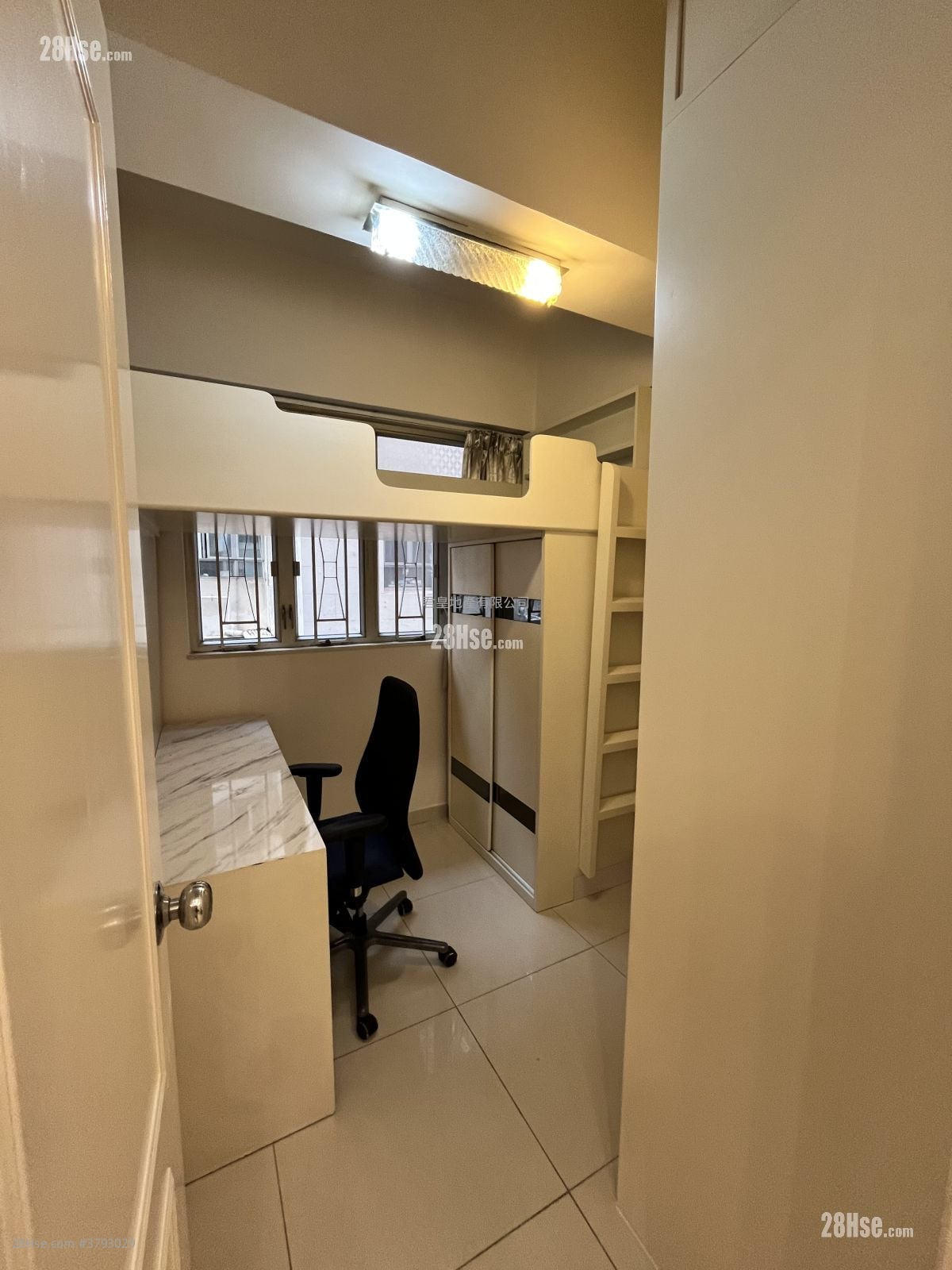 鸿德大厦 租盘 2 房 , 1 浴室 404 平方尺