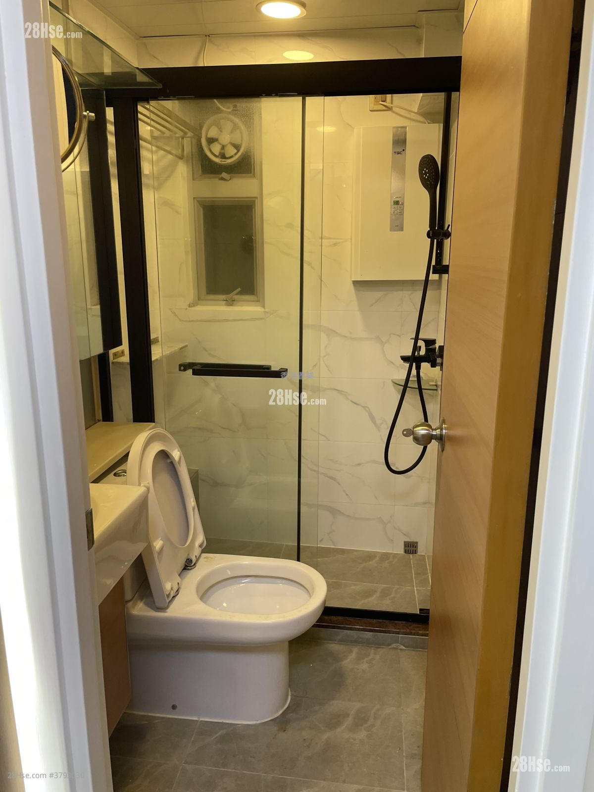 Metro Harbour View Rental 2 Bedrooms , 1 Bathroom 371 ft²