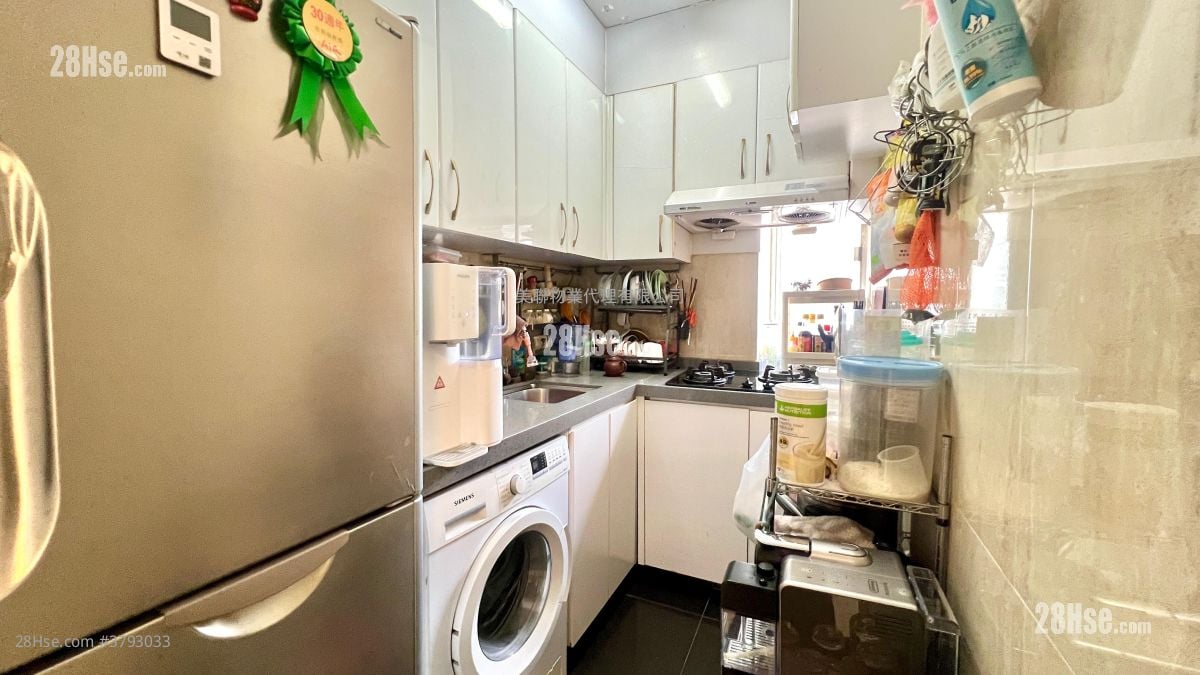 kitchen: Lido Garden Sell 3 Bedrooms , 2 Bathrooms 617 ft²