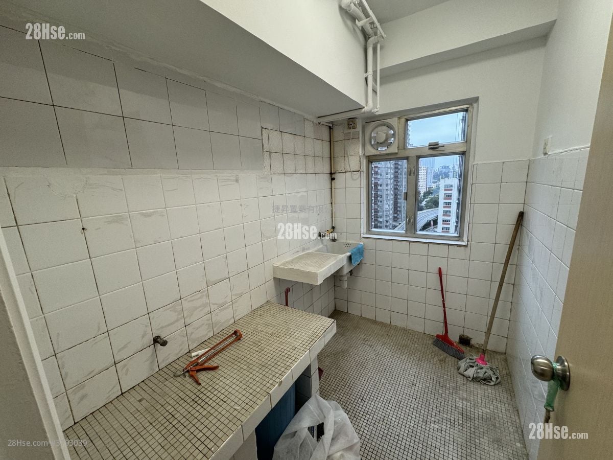 Loong King Mansion Sell 2 Bedrooms , 1 Bathroom 418 ft²