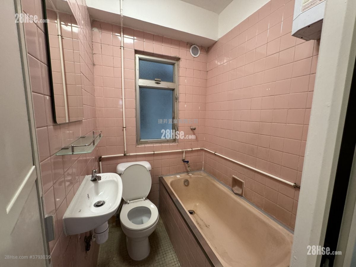 Loong King Mansion Sell 2 Bedrooms , 1 Bathroom 418 ft²