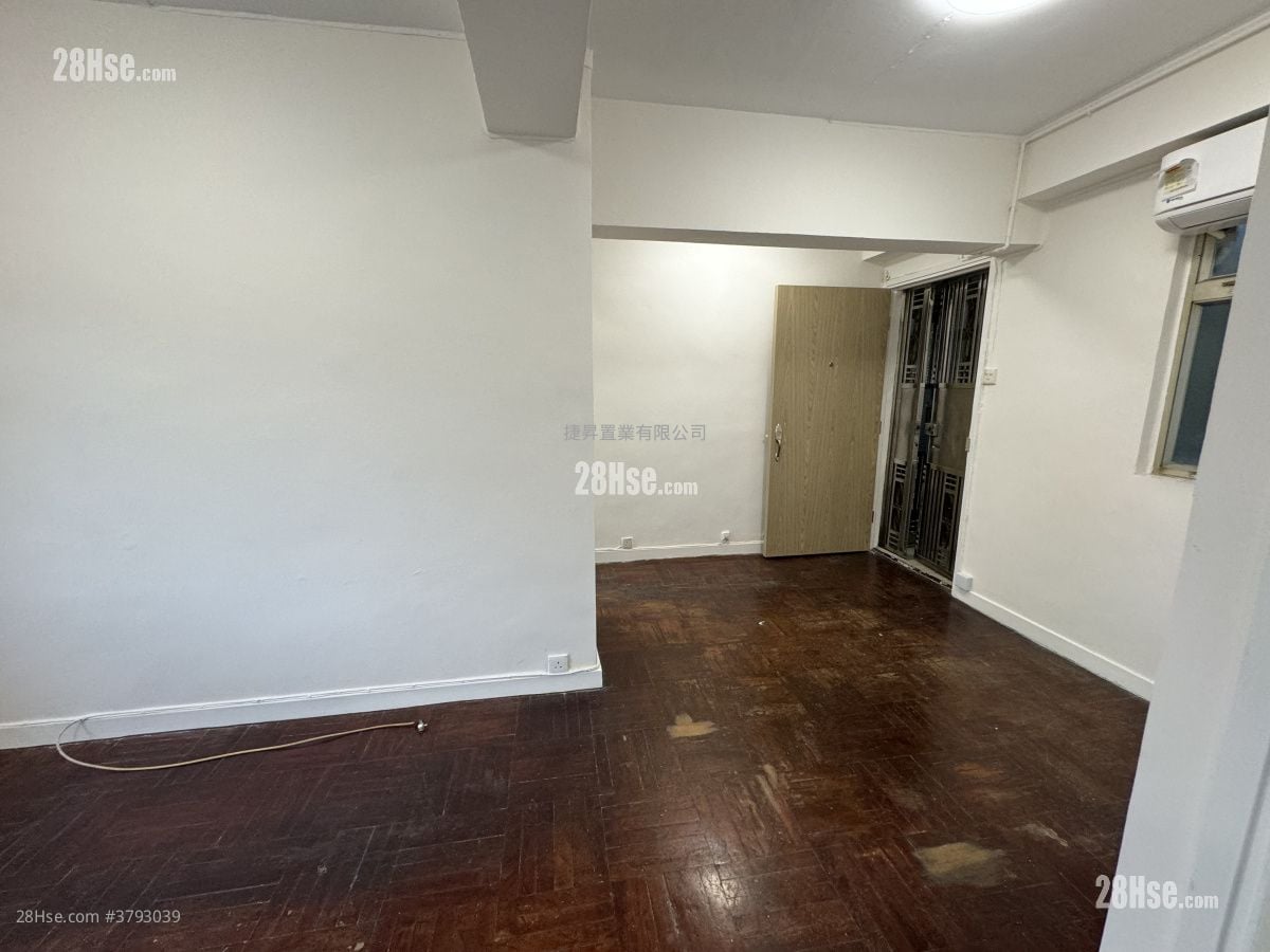 Loong King Mansion Sell 2 Bedrooms , 1 Bathroom 418 ft²