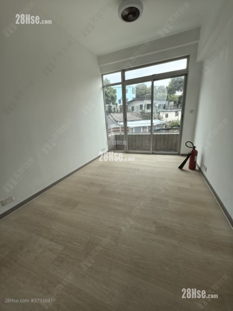 living room: Miami Crescent Sell 5+ Bedrooms , 5+ Bathrooms 2,236 ft²