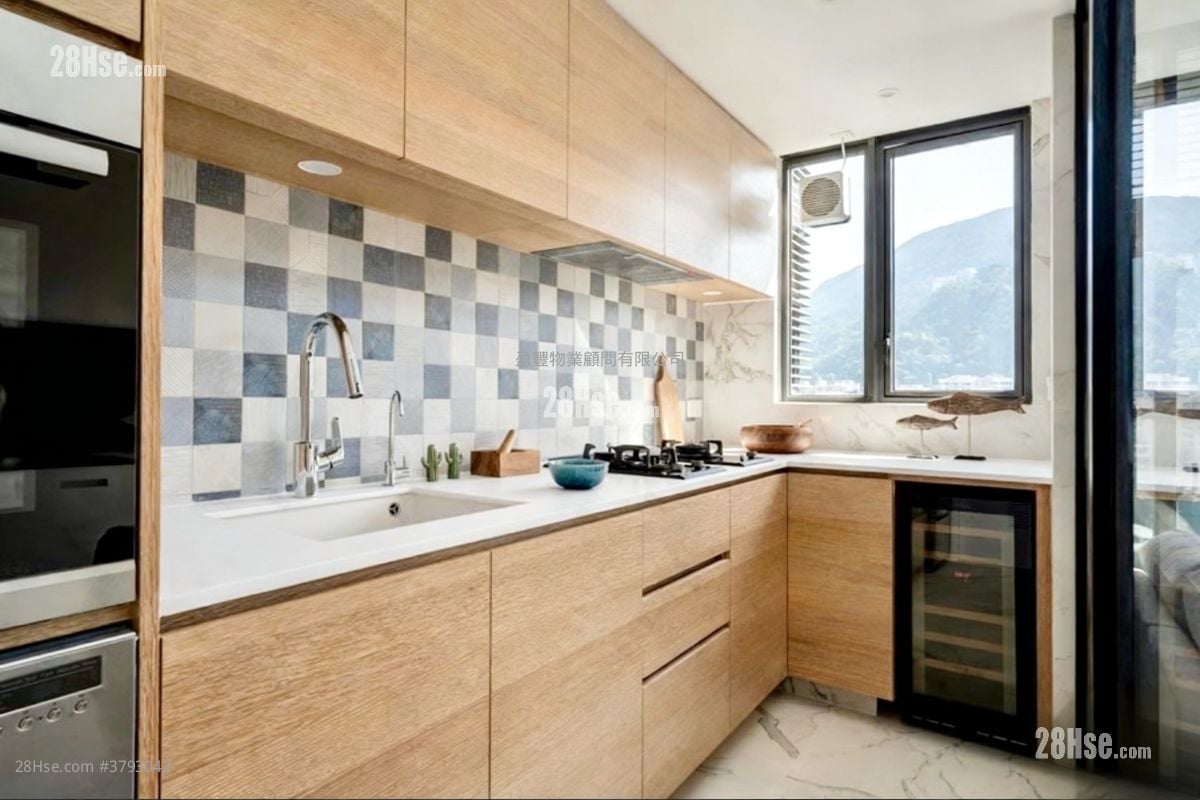 The Oakhill Rental 3 Bedrooms , 2 Bathrooms