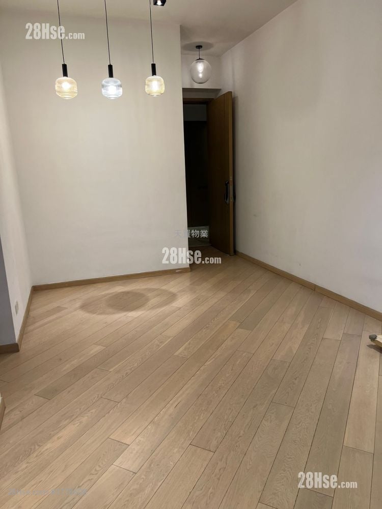 蔚林 租盘 4 房 , 3 浴室 826 平方尺