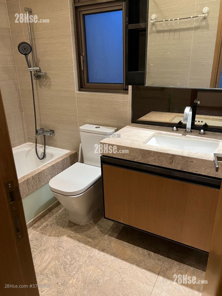 蔚林 租盘 4 房 , 3 浴室 826 平方尺