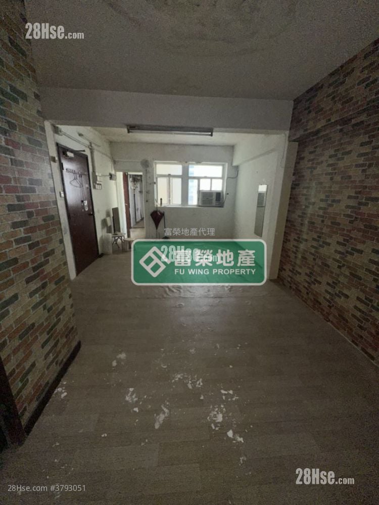 Tenement House Sell 3 Bedrooms , 1 Bathroom 745 ft²