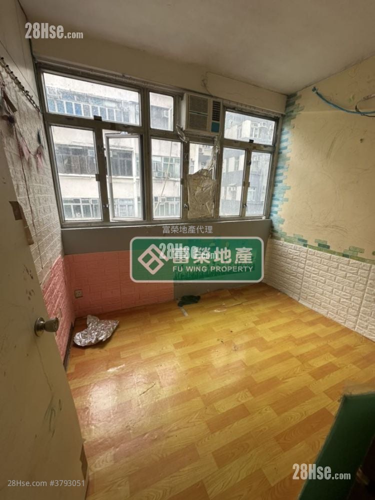 Tenement House Sell 3 Bedrooms , 1 Bathroom 745 ft²