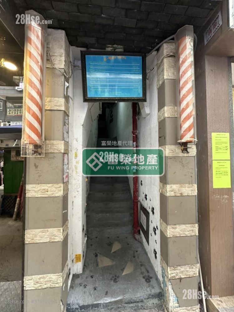 Tenement House Sell 3 Bedrooms , 1 Bathroom 745 ft²