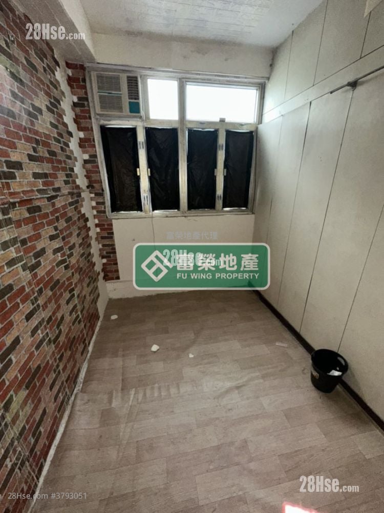 Tenement House Sell 3 Bedrooms , 1 Bathroom 745 ft²