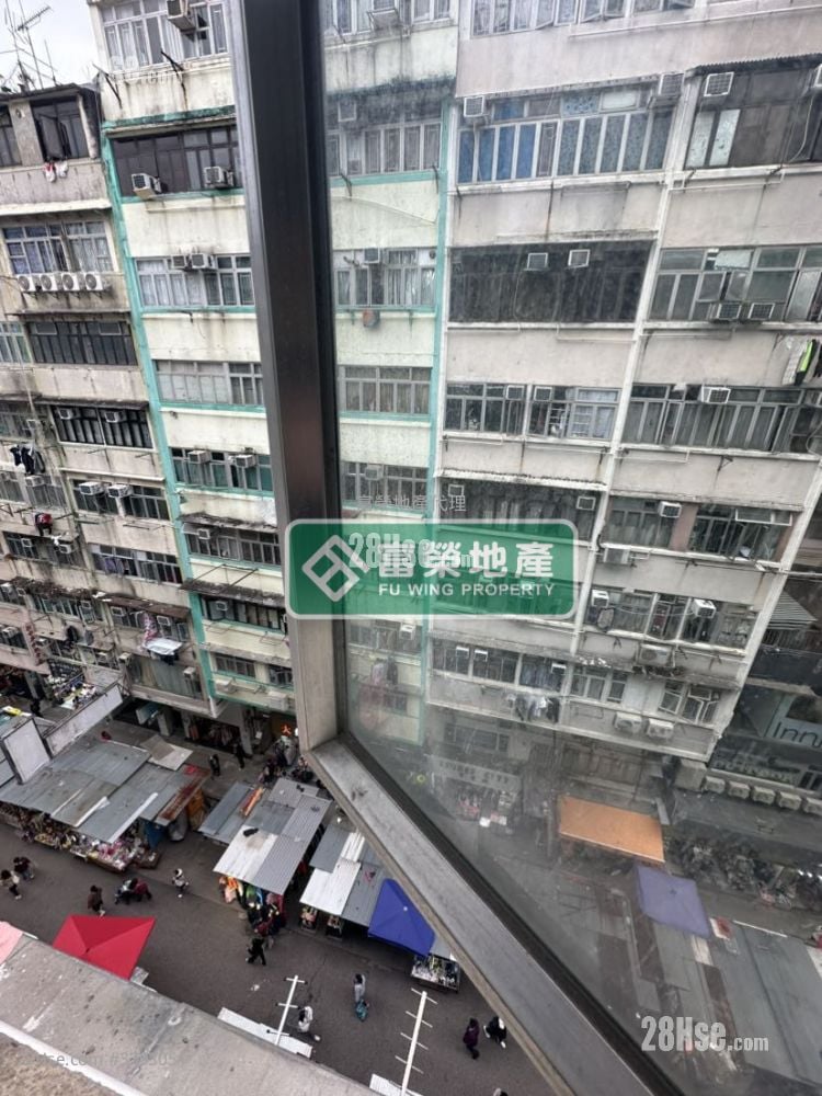 Tenement House Sell 3 Bedrooms , 1 Bathroom 745 ft²