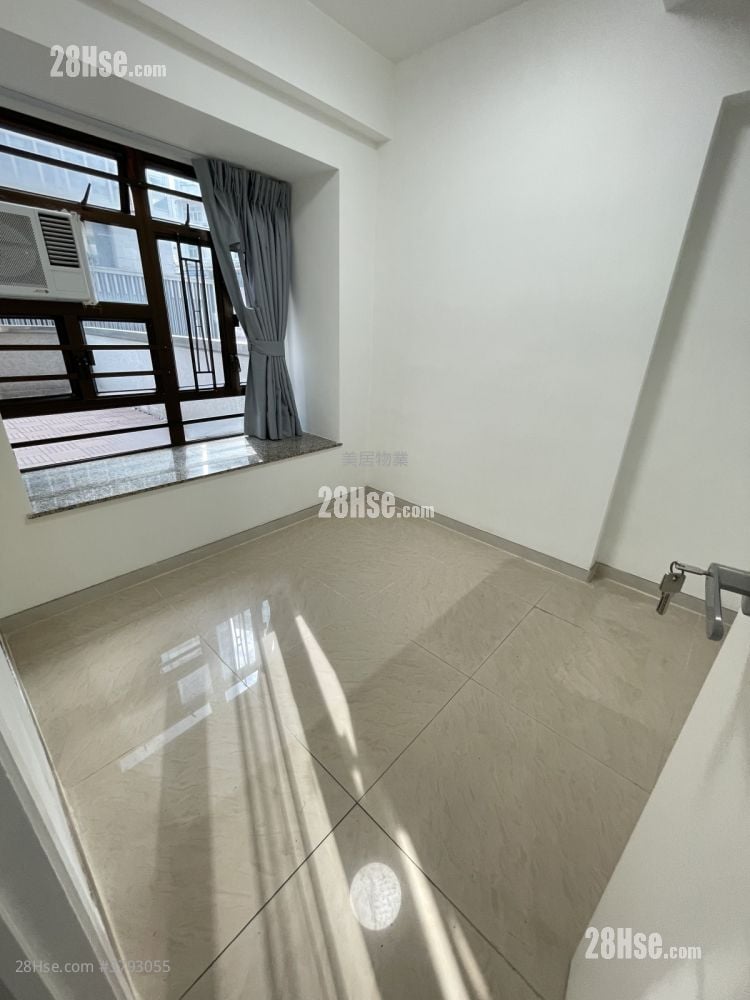 Royal Building Rental 3 Bedrooms , 1 Bathroom 372 ft²