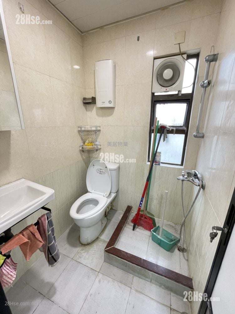 Royal Building Rental 3 Bedrooms , 1 Bathroom 372 ft²