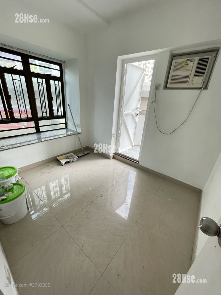 Royal Building Rental 3 Bedrooms , 1 Bathroom 372 ft²