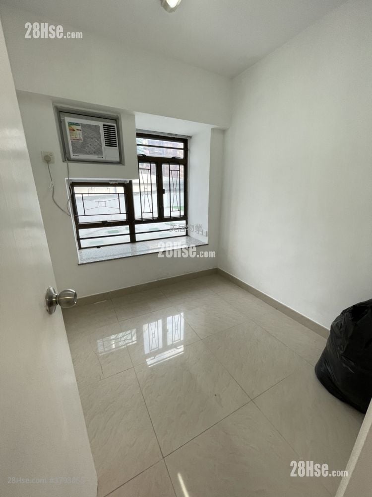 Royal Building Rental 3 Bedrooms , 1 Bathroom 372 ft²