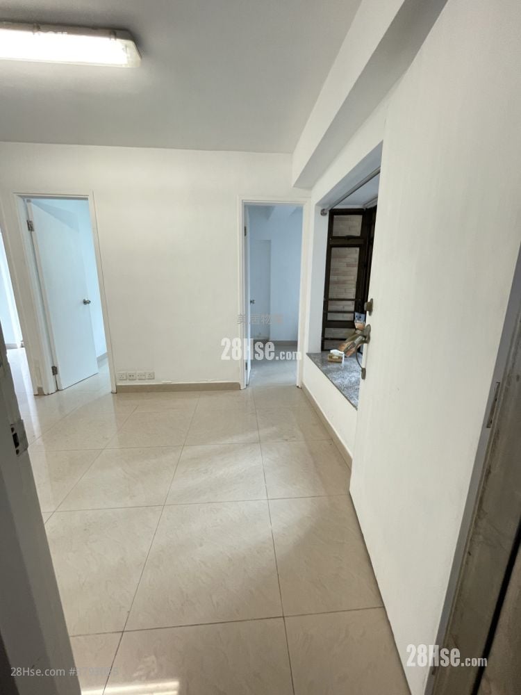 Royal Building Rental 3 Bedrooms , 1 Bathroom 372 ft²