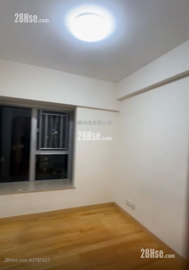 The Waterfront Rental 3 Bedrooms , 3 Bathrooms 934 ft²