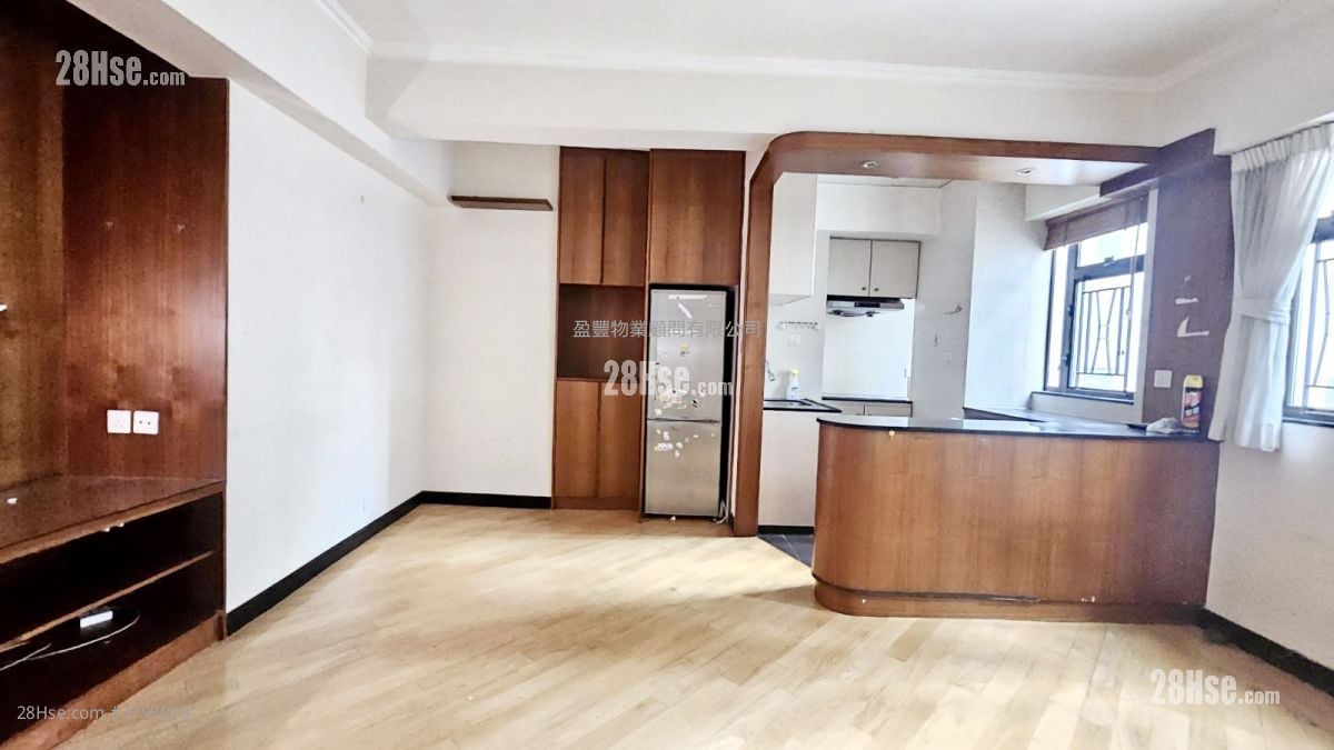 Yue King Building Sell 2 Bedrooms , 1 Bathroom 580 ft²