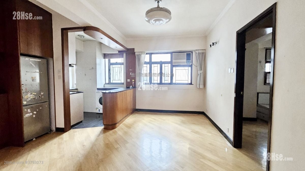 Yue King Building Sell 2 Bedrooms , 1 Bathroom 580 ft²