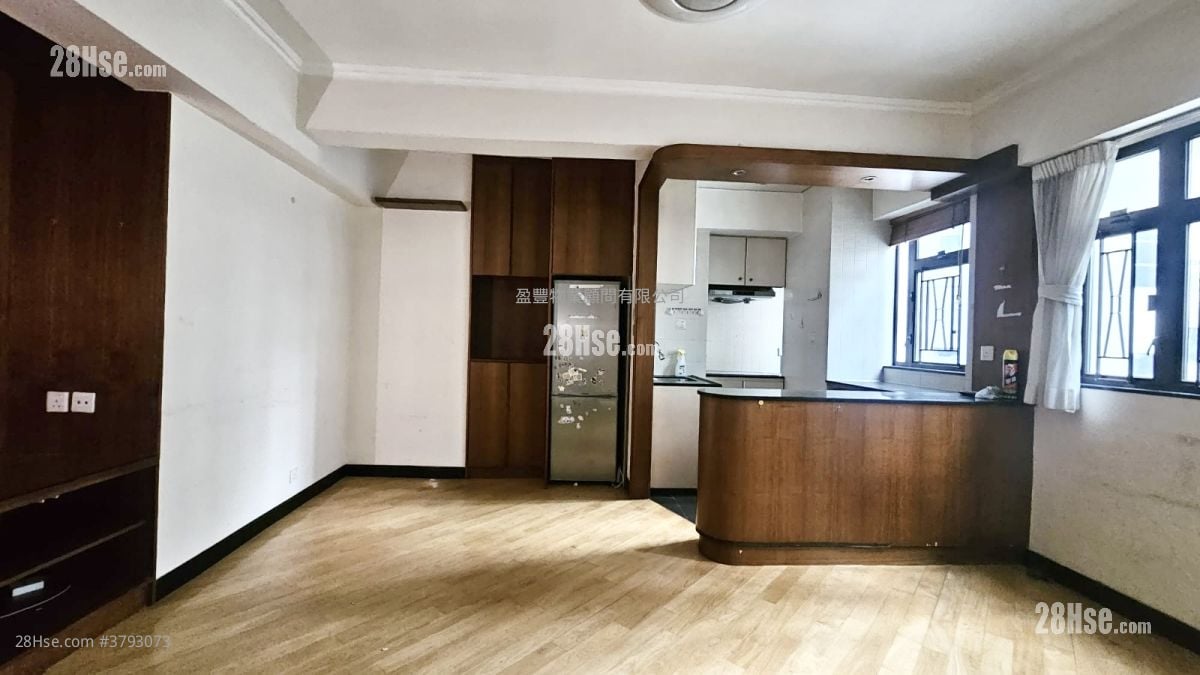 Yue King Building Sell 2 Bedrooms , 1 Bathroom 580 ft²