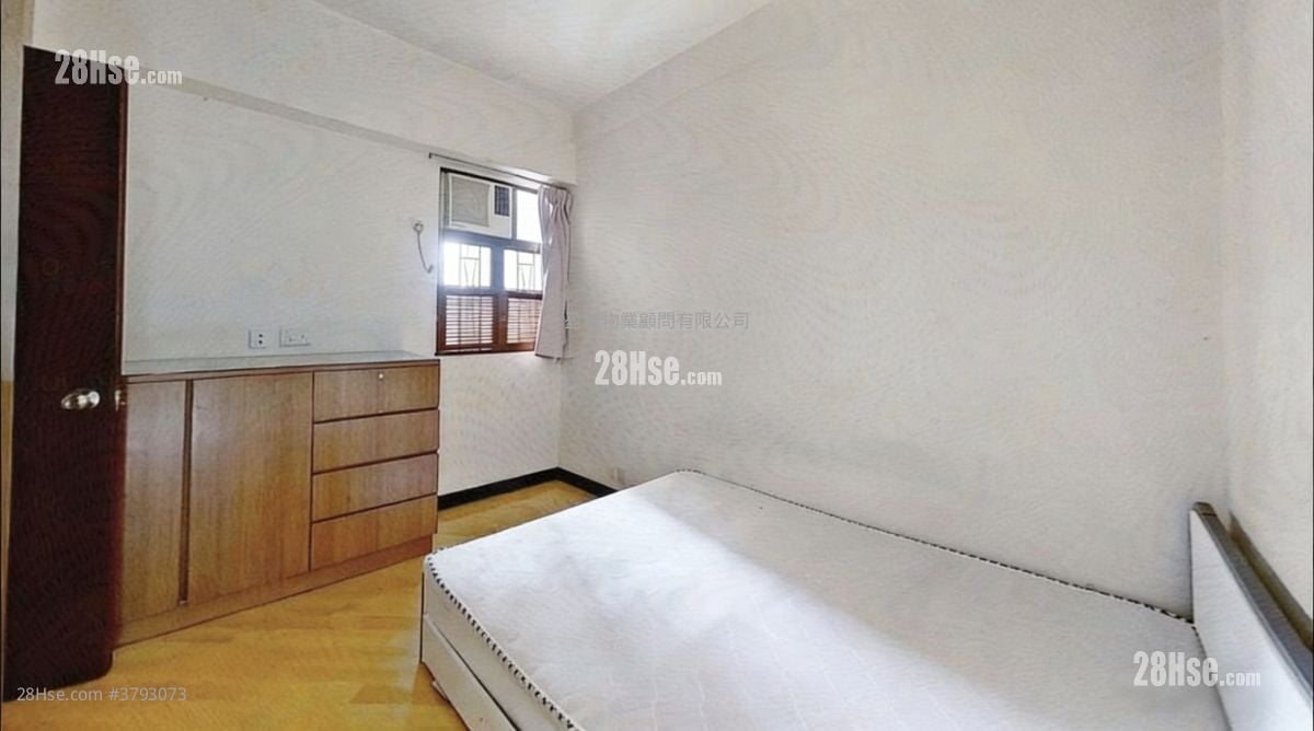 Yue King Building Sell 2 Bedrooms , 1 Bathroom 580 ft²