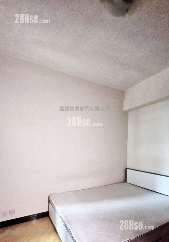 Yue King Building Sell 2 Bedrooms , 1 Bathroom 580 ft²