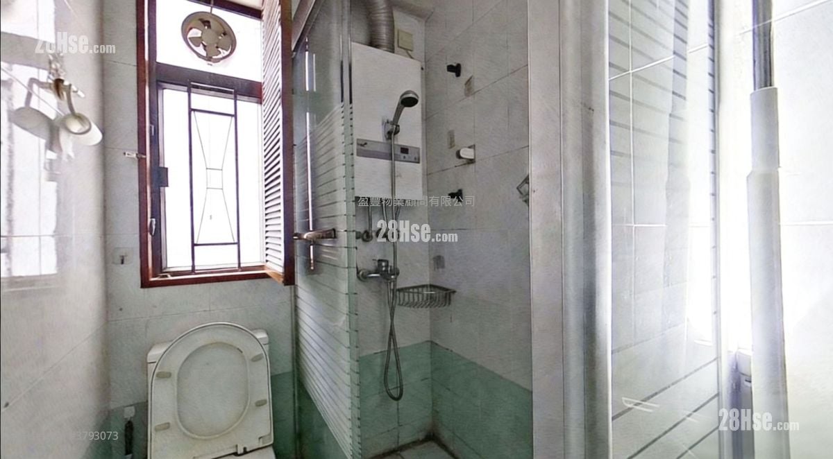 Yue King Building Sell 2 Bedrooms , 1 Bathroom 580 ft²