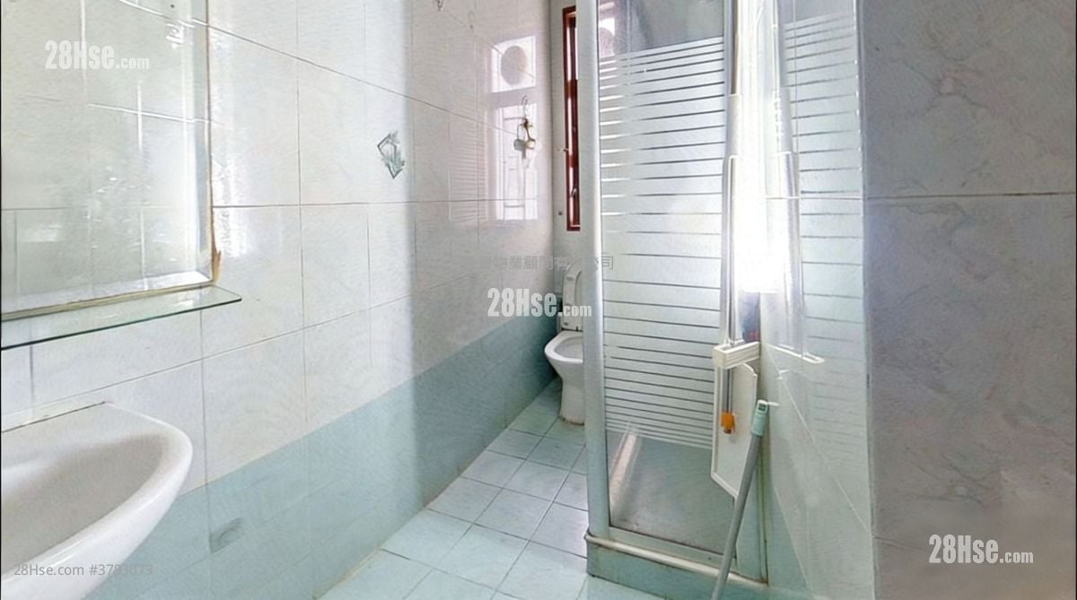 Yue King Building Sell 2 Bedrooms , 1 Bathroom 580 ft²