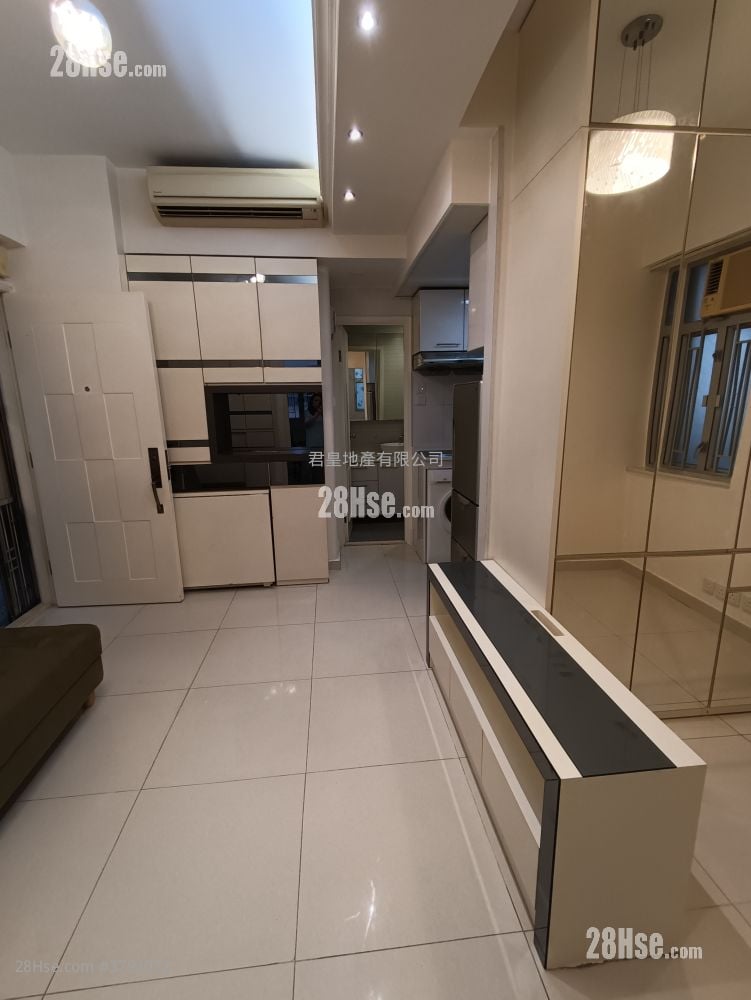 Hung Tak Building Rental 2 Bedrooms , 1 Bathroom 404 ft²